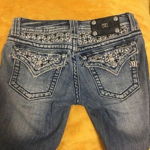 Miss Me Jeans: Sz 25, Bootcut, Rhinestone fleur